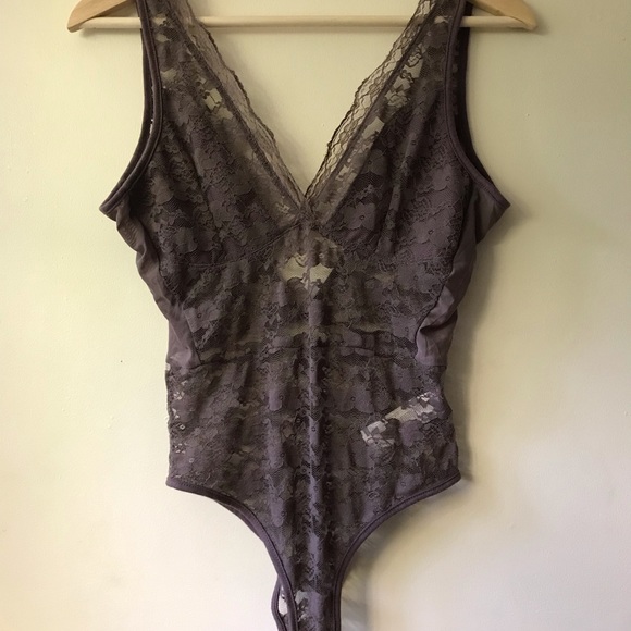 Purple lace body suit with open back - Picture 9 of 10